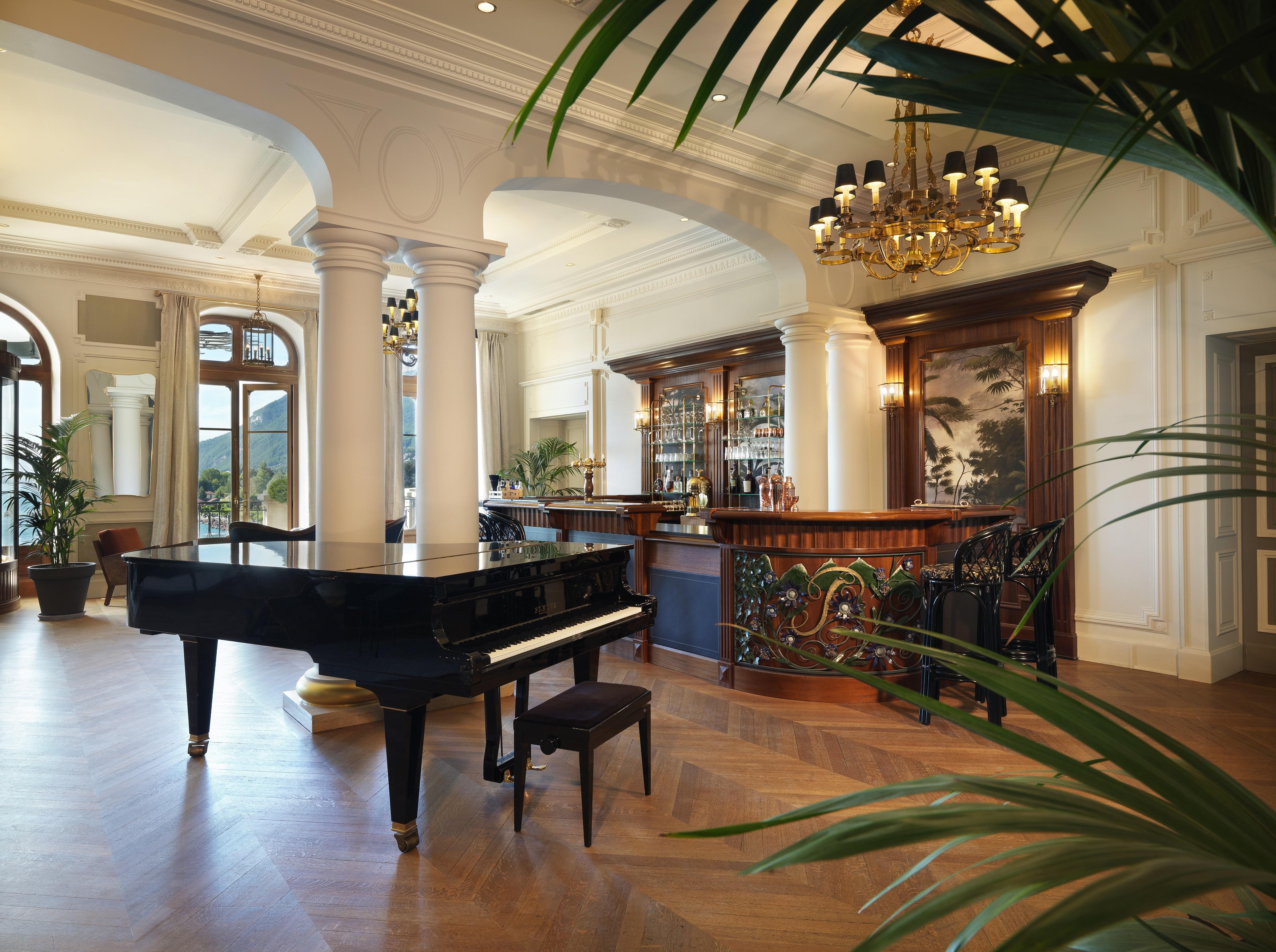 Le Palace De Menthon Kültér fotó The lobby of the hotel
