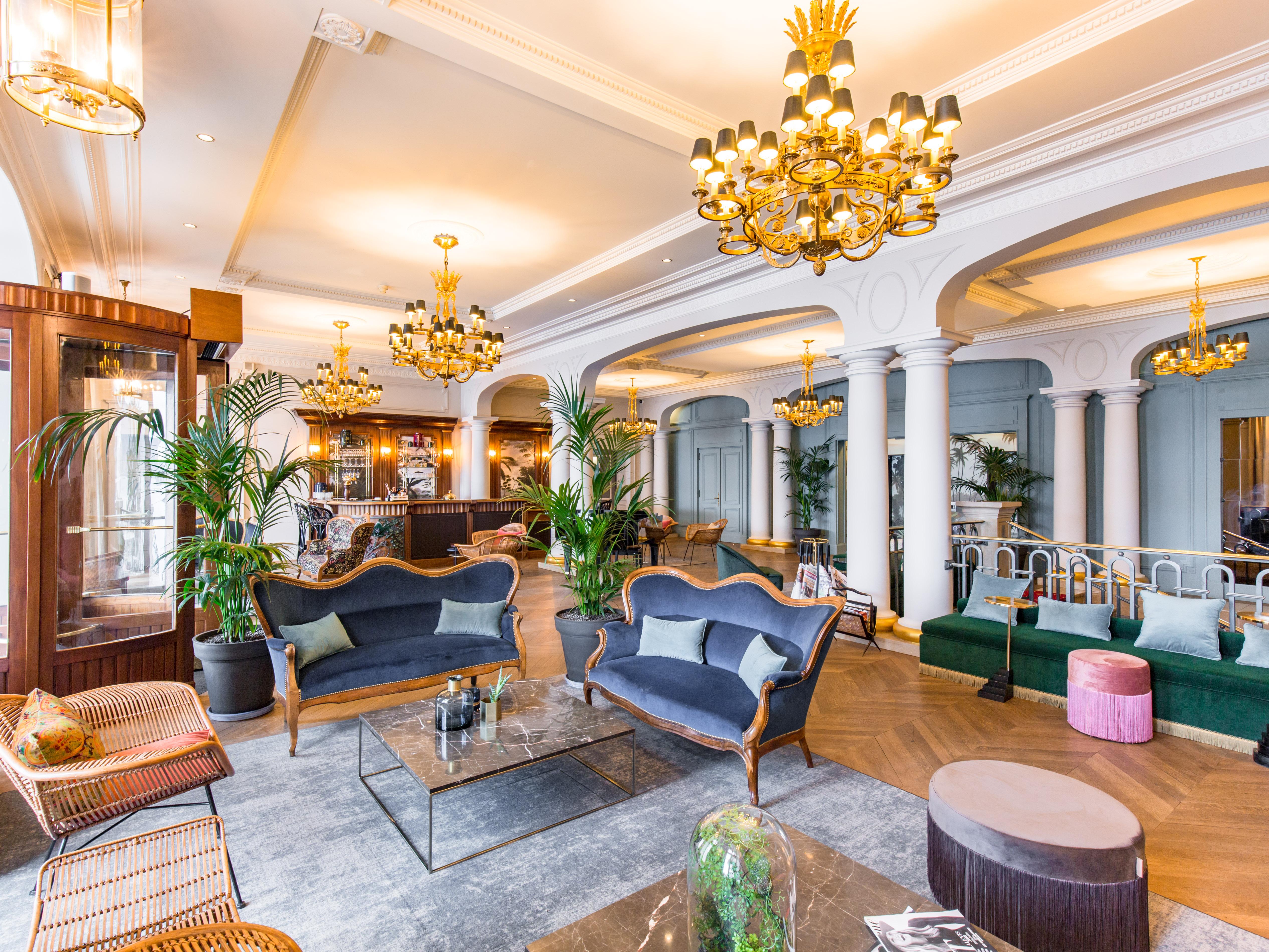 Le Palace De Menthon Kültér fotó The lobby of the hotel