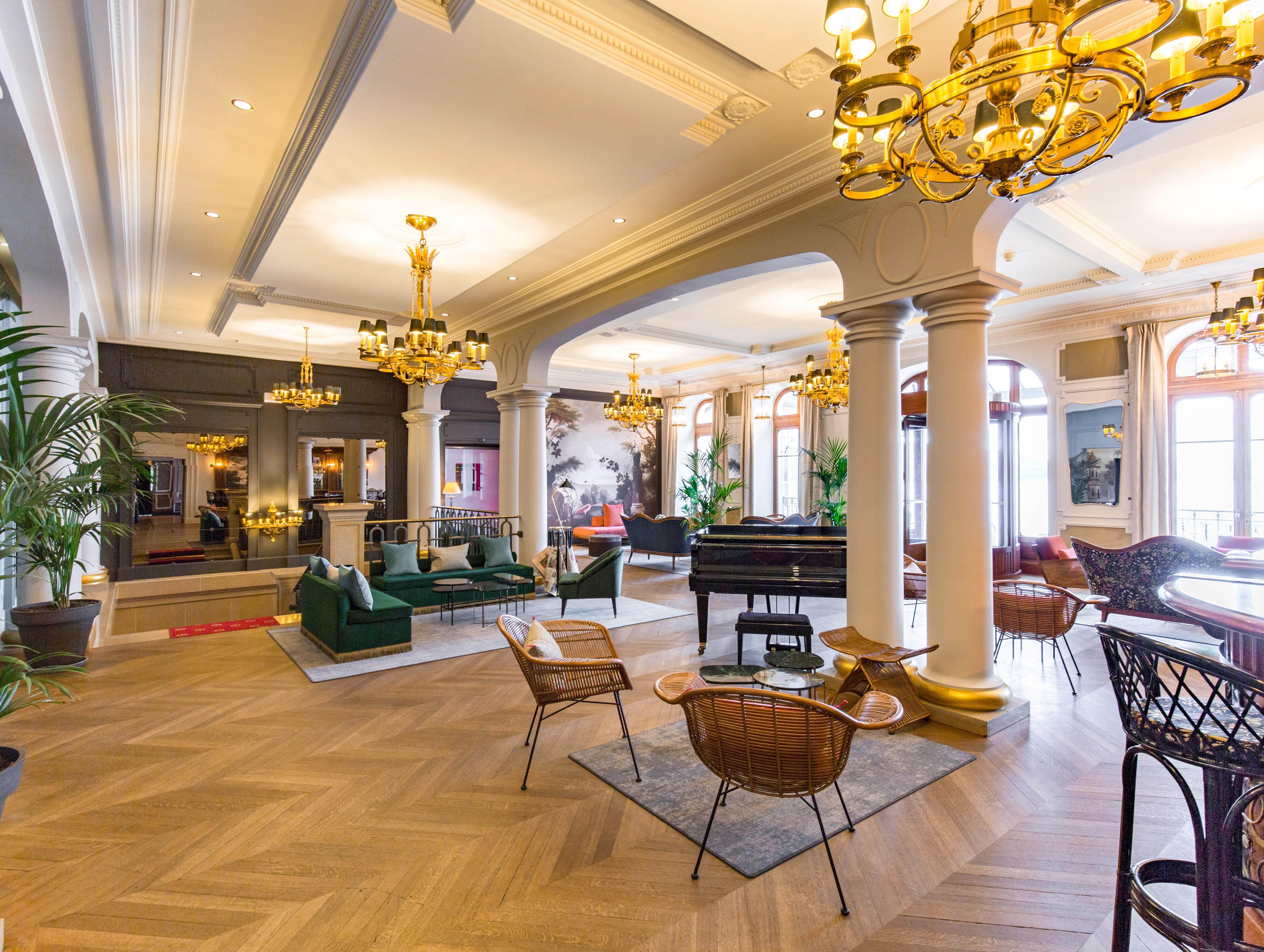 Le Palace De Menthon Kültér fotó The lobby of the hotel