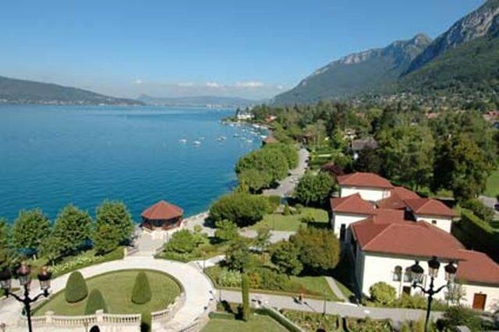 Le Palace De Menthon Kültér fotó The lake of Annecy