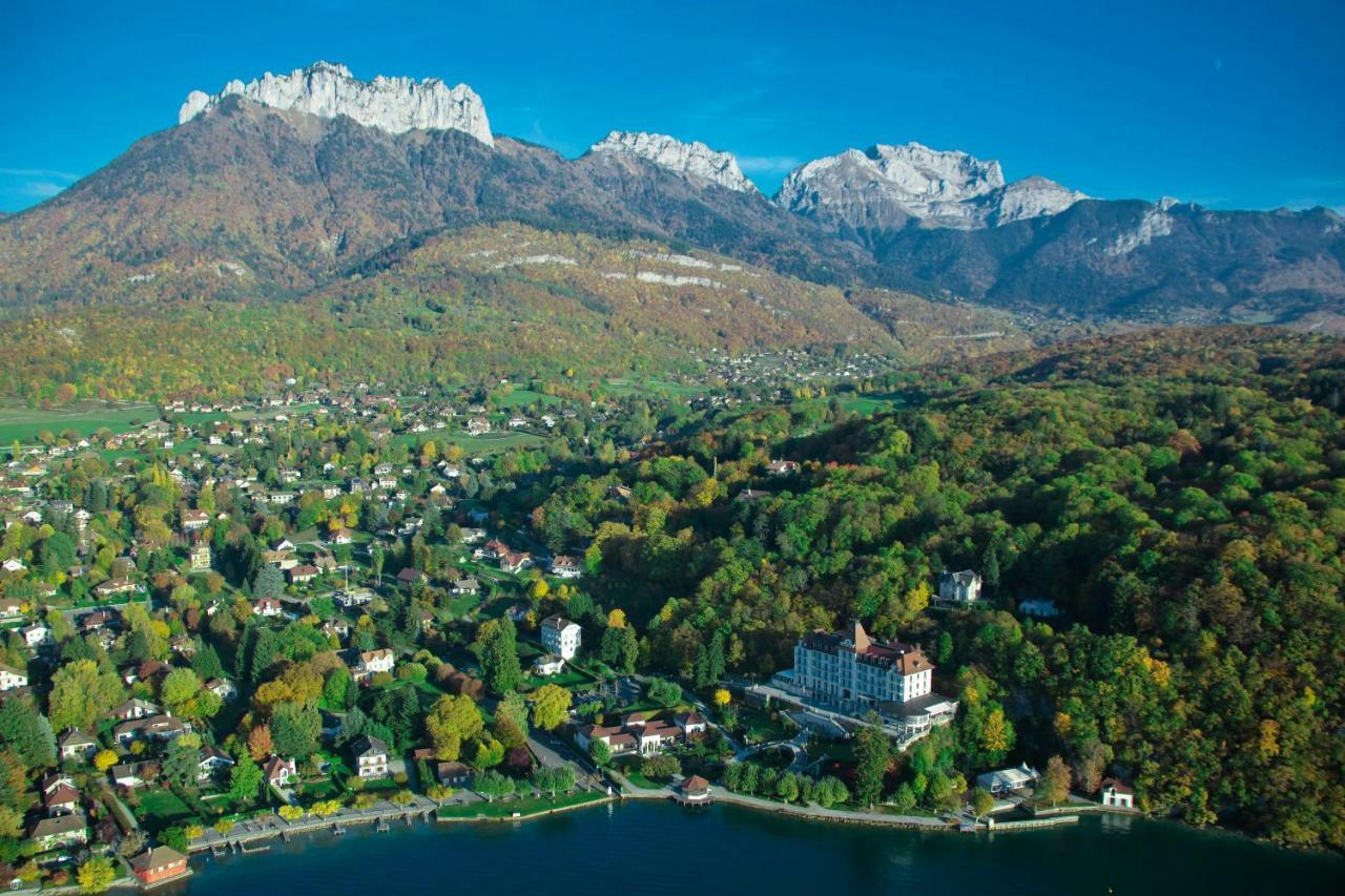 Le Palace De Menthon Kültér fotó An aerial view of Montreux